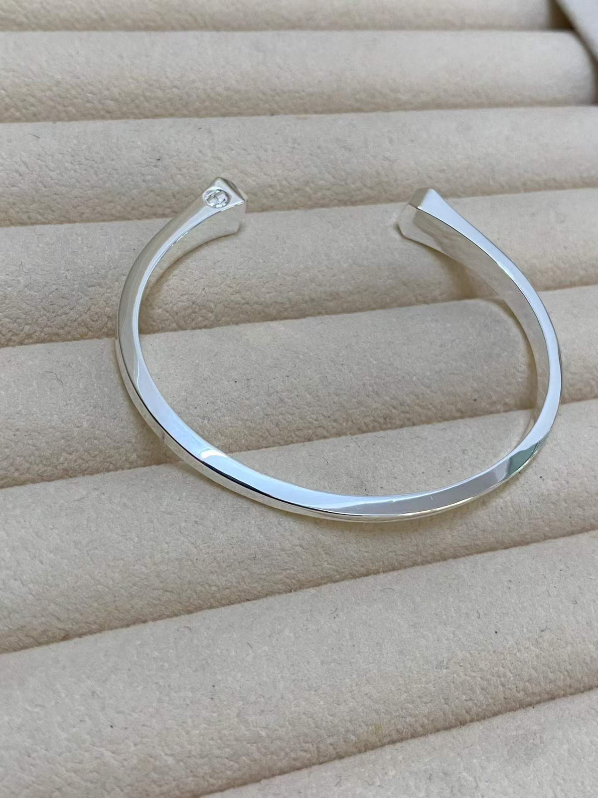 [Zalyn Jewelry]CLOU DE FORGE SQUARE CONE STUDS OPEN CUFF ONE SIZE
