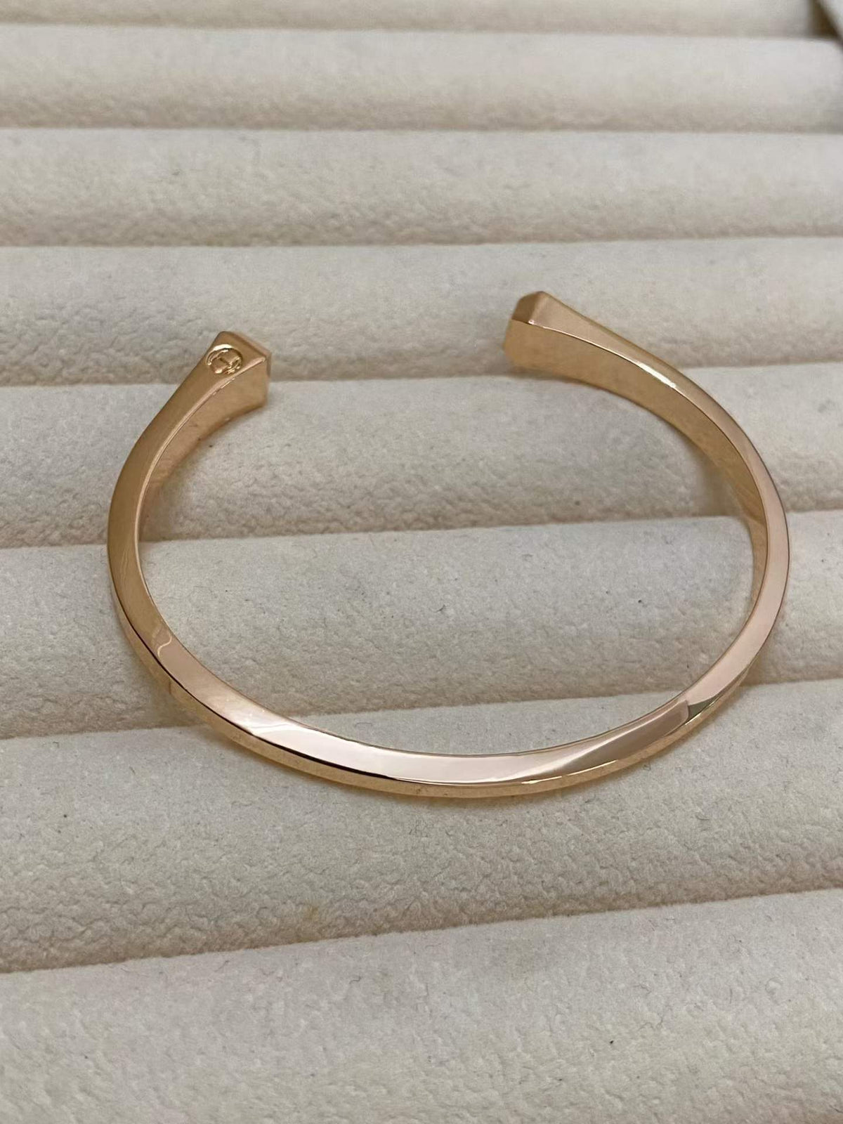 [Zalyn Jewelry]CLOU DE FORGE SQUARE CONE STUDS OPEN CUFF ONE SIZE