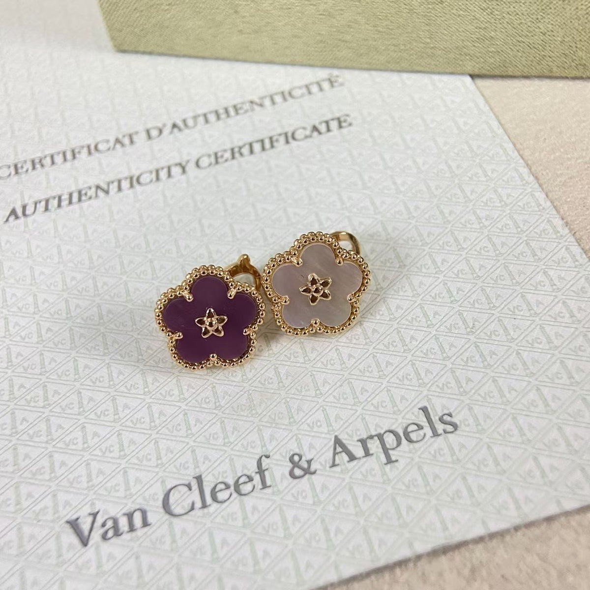 [Zalyn Jewelry]NEW PURPLE PLUM FRAGRANCE PLUM BLOSSOM GOLD EARRINGS