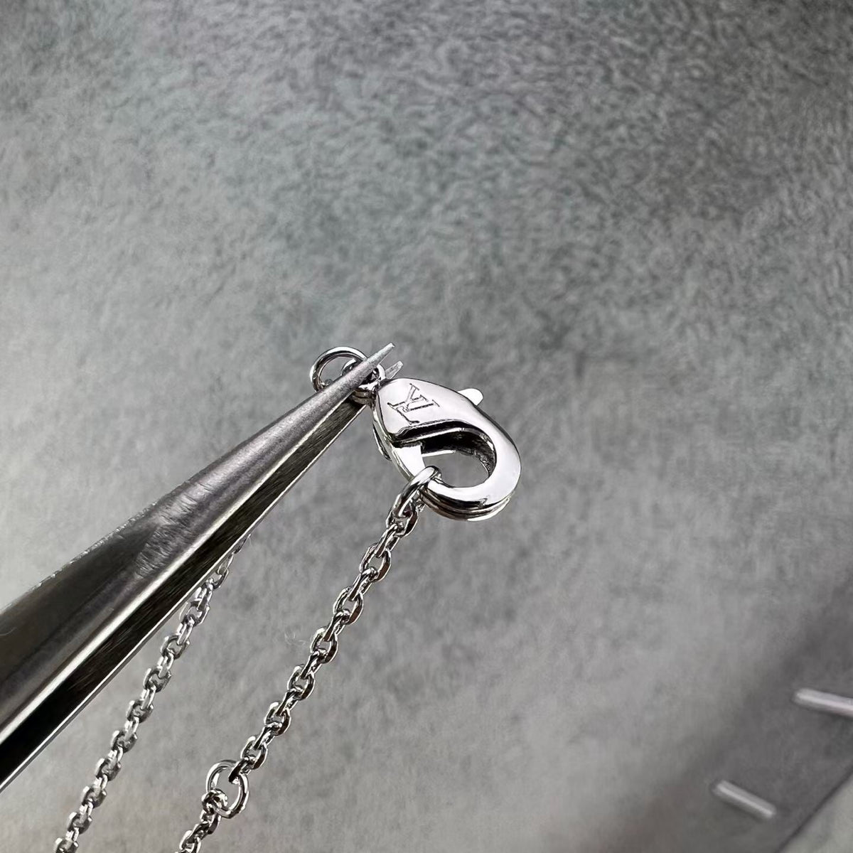 [Zalyn Jewelry]FOUR-LEAF CLOVER OPENWORK NECKLACE