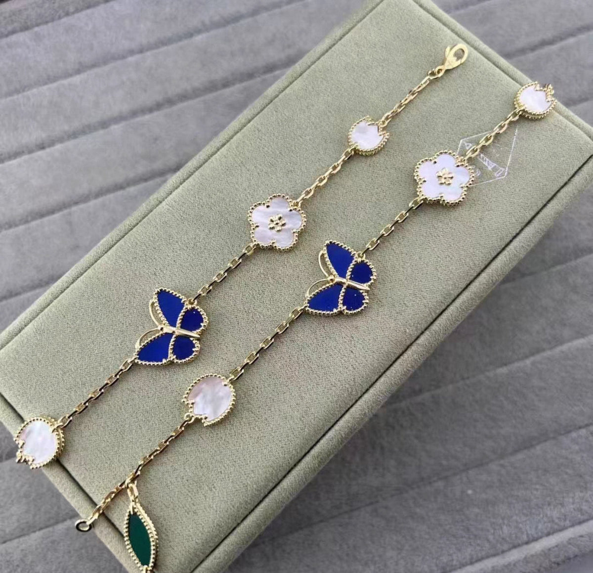 [Zalyn Jewelry ]LUCKY SPRING GOLD BLUESTONE WHITE MOTHER-OF-PEARL BRACELET