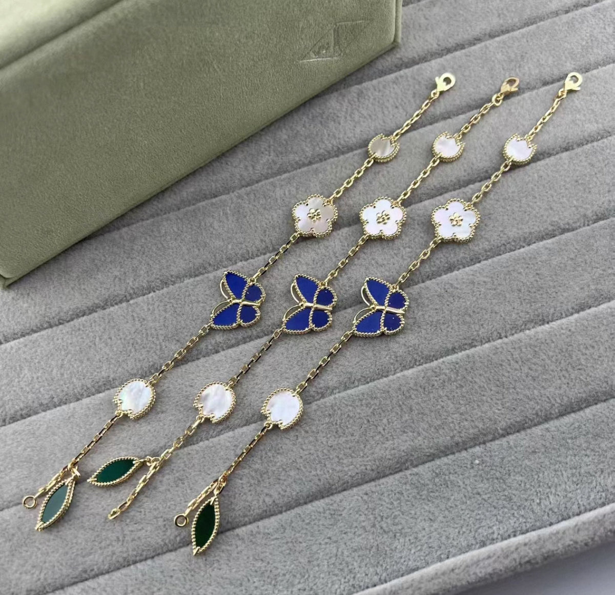 [Zalyn Jewelry ]LUCKY SPRING GOLD BLUESTONE WHITE MOTHER-OF-PEARL BRACELET