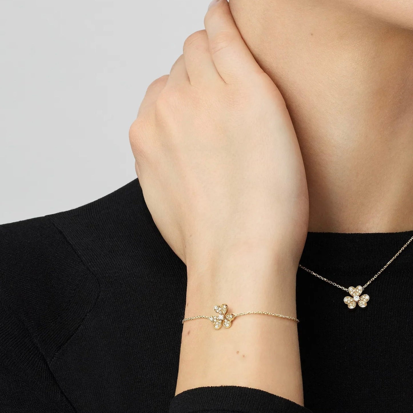 [Zalyn]LUMINOUS BLOSSOM SINGLE-MOTIF CHARM BRACELET