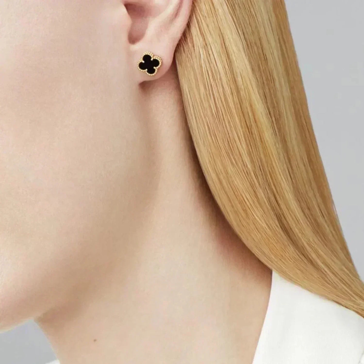 [Zalyn Jewelry ]CLOVER MINI 9.5MM BLACK MOP EARRINGS
