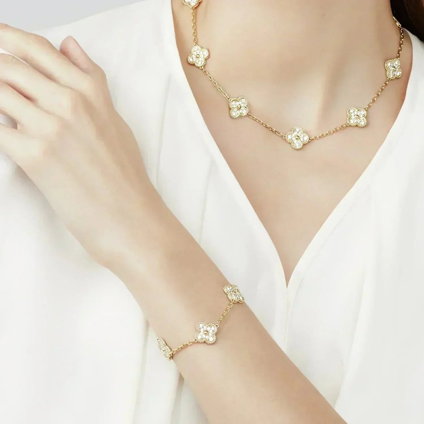 [Zalyn]LUCKY CLOVER 5-MOTIF BRACELET - FULL-DIAMOND