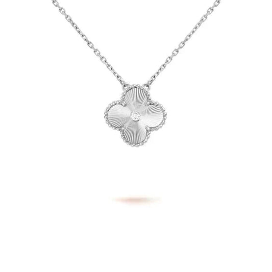 [Zalyn Jewelry ]CLOVER  15MM DIAMOND LASER NECKLACE SILVER