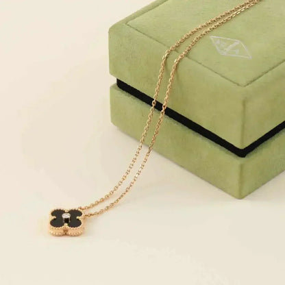 [Zalyn Jewelry ]CLOVER 15MM DIAMOND ONYX NECKLACE