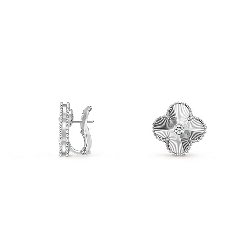 [Zalyn]15MM CLOVER FLOWER STUD EARRINGS DIAMOND-WHITE GOLD COLLECTION