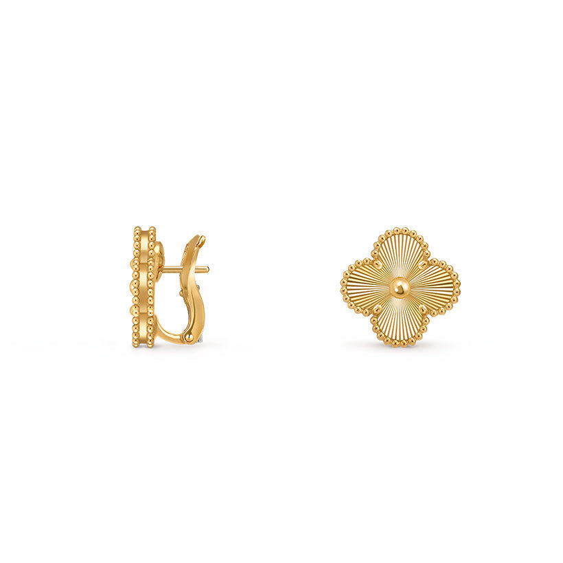 [Zalyn]15MM CLOVER FLOWER STUD EARRINGS GOLD COLLECTION