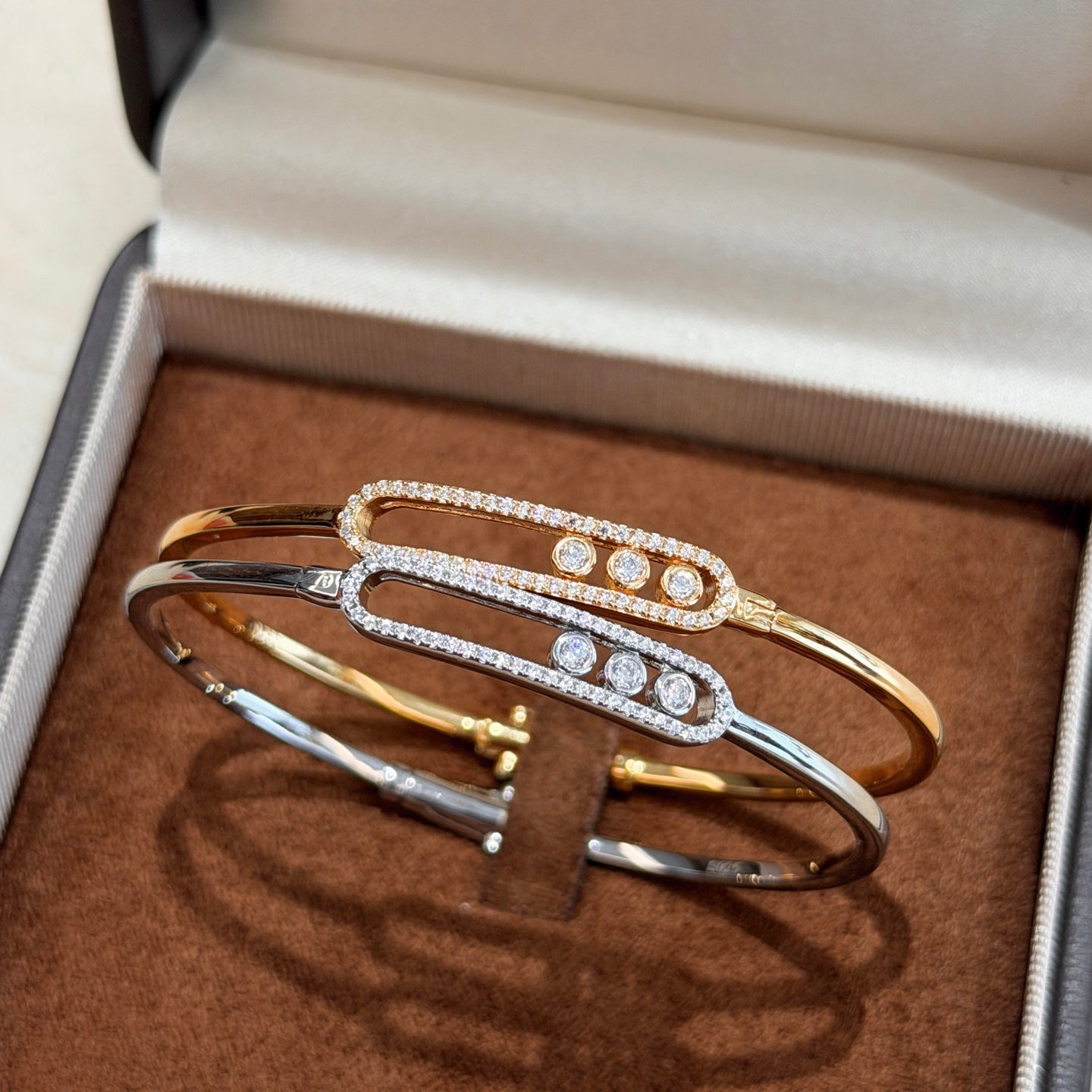 [Zalyn]MOVE PAVÉ DIAMOND BANGLE BRACELET M