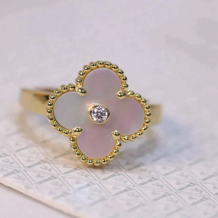 [Zalyn Jewelry ]CLOVER PINK MOP RING GOLD DIAMOND