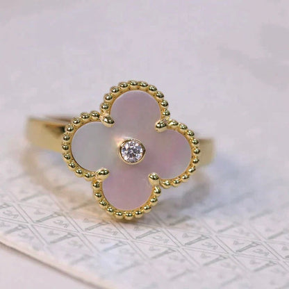[Zalyn Jewelry ]CLOVER PINK MOP RING GOLD DIAMOND