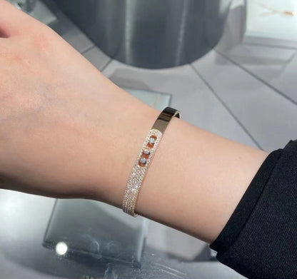 [Zalyn]MOVE NOA PAVÉ DIAMOND BANGLE BRACELET