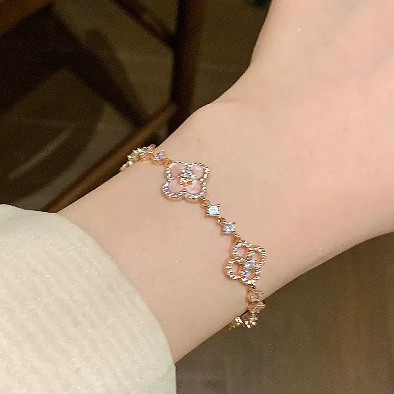 [Zalyn Jewelry ]CLOVER 5 MOTIF PINK BLUE RED WHITE BRACELET