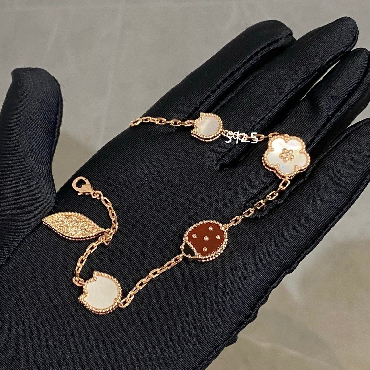 [Zalyn Jewelry ]LUCKY SPRING 5 MOTIF BRACELET
