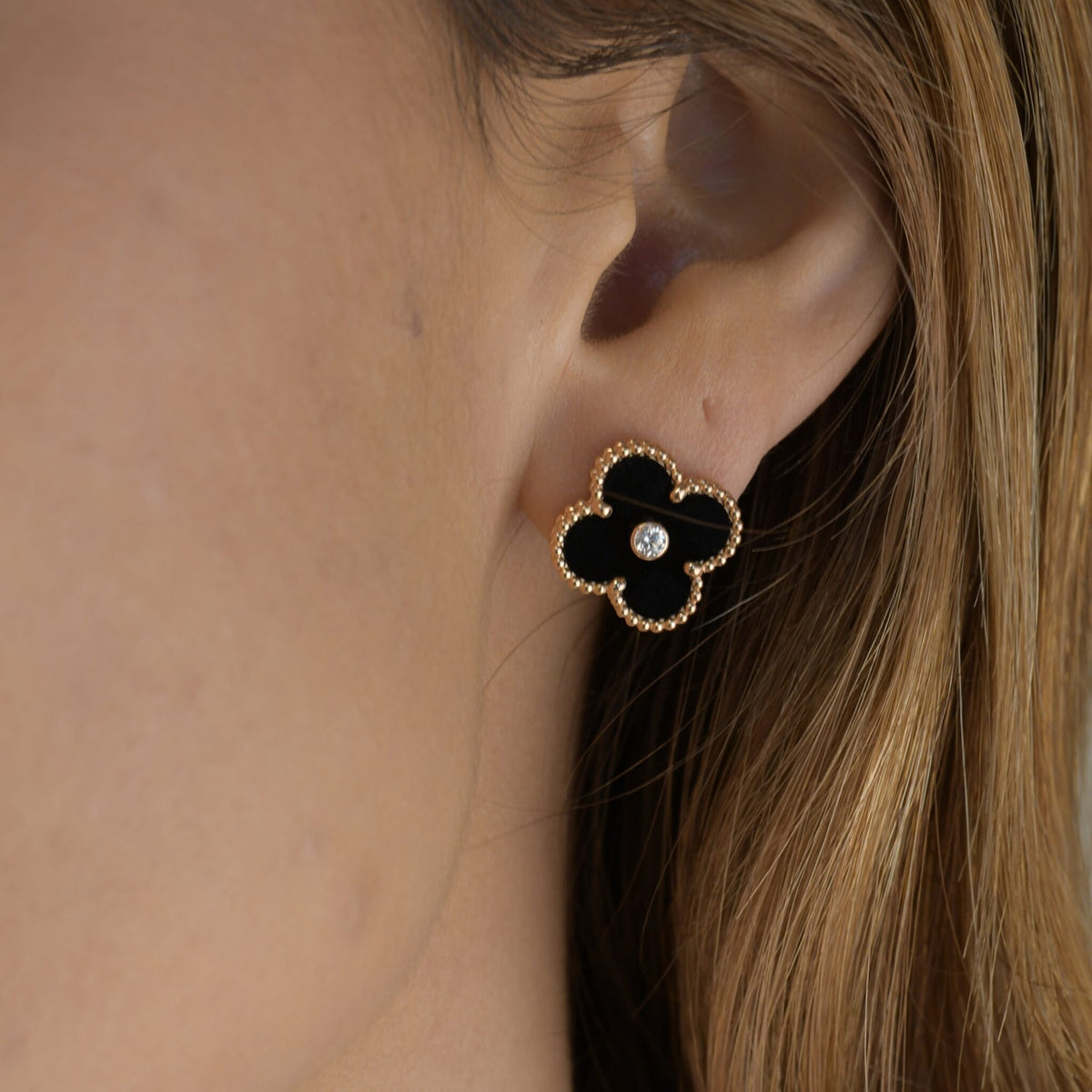 [Zalyn Jewelry ]CLOVER MEDIUM 1 MOTIFS ONYX DIAMOND EARRINGS