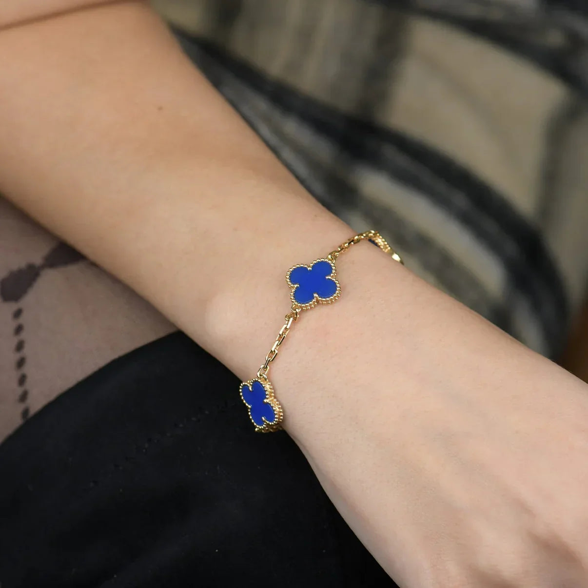 [Zalyn]LUCKY CLOVER 5-MOTIF BRACELET - BLUE AGATE COLLECTION