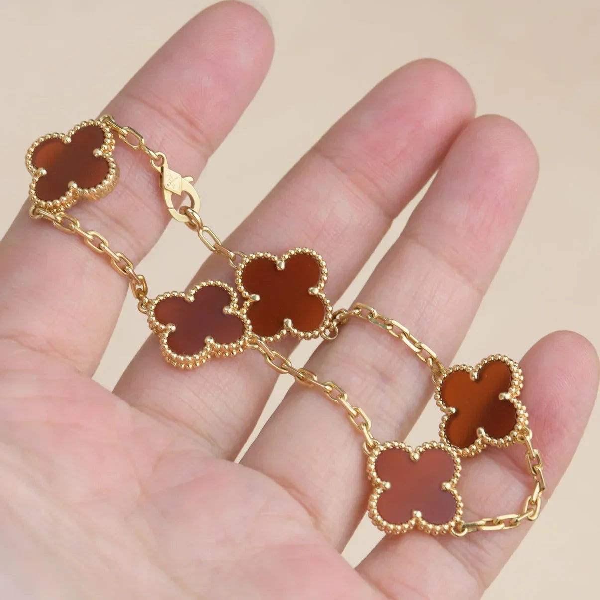 [Zalyn]LUCKY CLOVER 5-MOTIF BRACELET - RED CARNELIAN COLLECTION