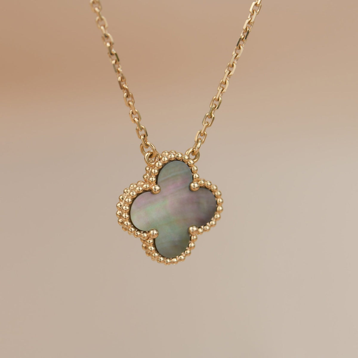 [Zalyn Jewelry ]CLOVER 15MM  GRAY MOTHER OF PEARL NECKLACE