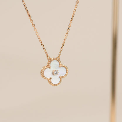 [Zalyn Jewelry ]CLOVER 15MM DIAMOND WHITE FRITILLARIA NECKLACE