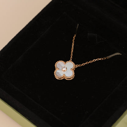 [Zalyn Jewelry ]CLOVER 15MM DIAMOND WHITE FRITILLARIA NECKLACE