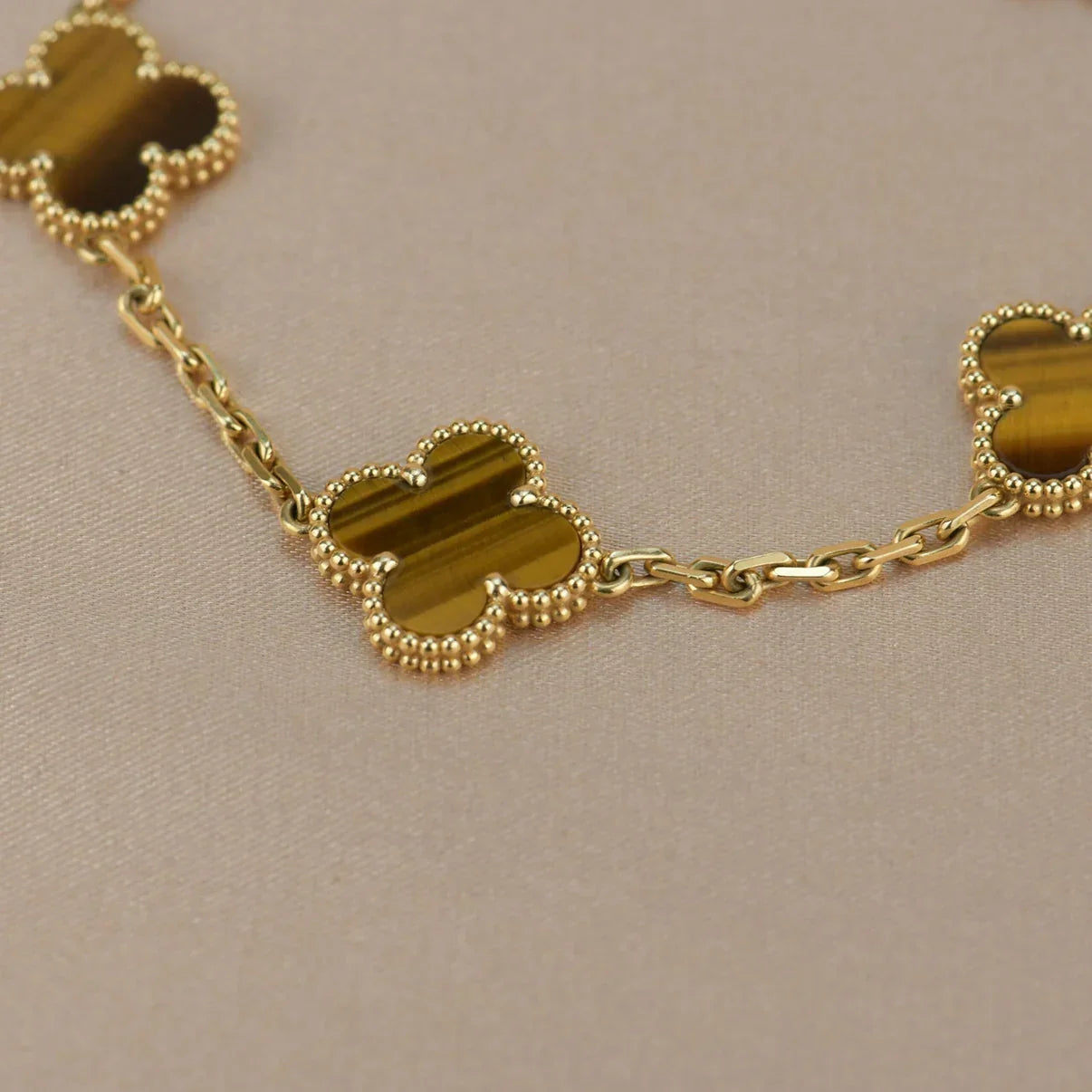 [Zalyn]LUCKY CLOVER 5-MOTIF BRACELET -  TIGER’S EYE COLLECTION