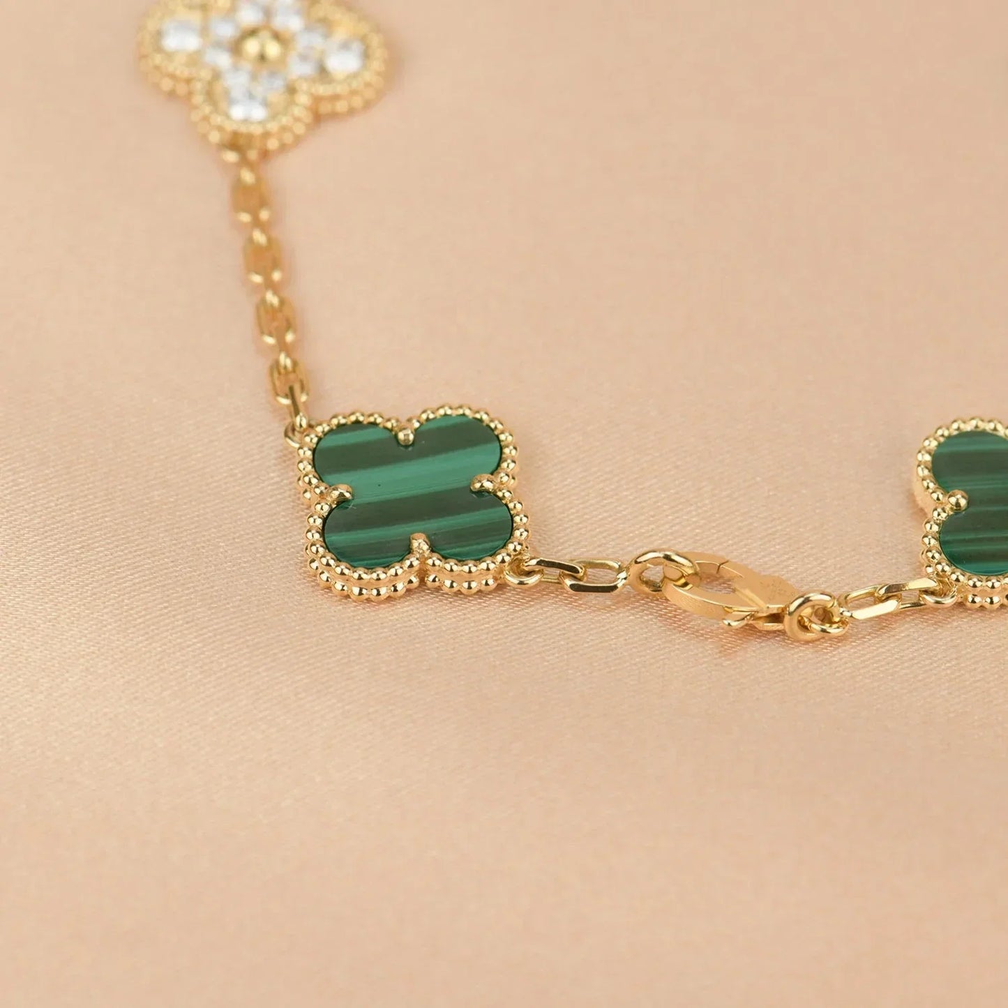 [Zalyn]LUCKY CLOVER 5-MOTIF BRACELET - MALACHITE COLLECTION