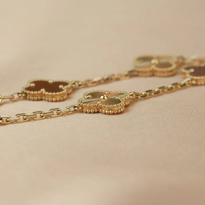 [Zalyn]LUCKY CLOVER 5-MOTIF BRACELET - RED CARNELIAN COLLECTION
