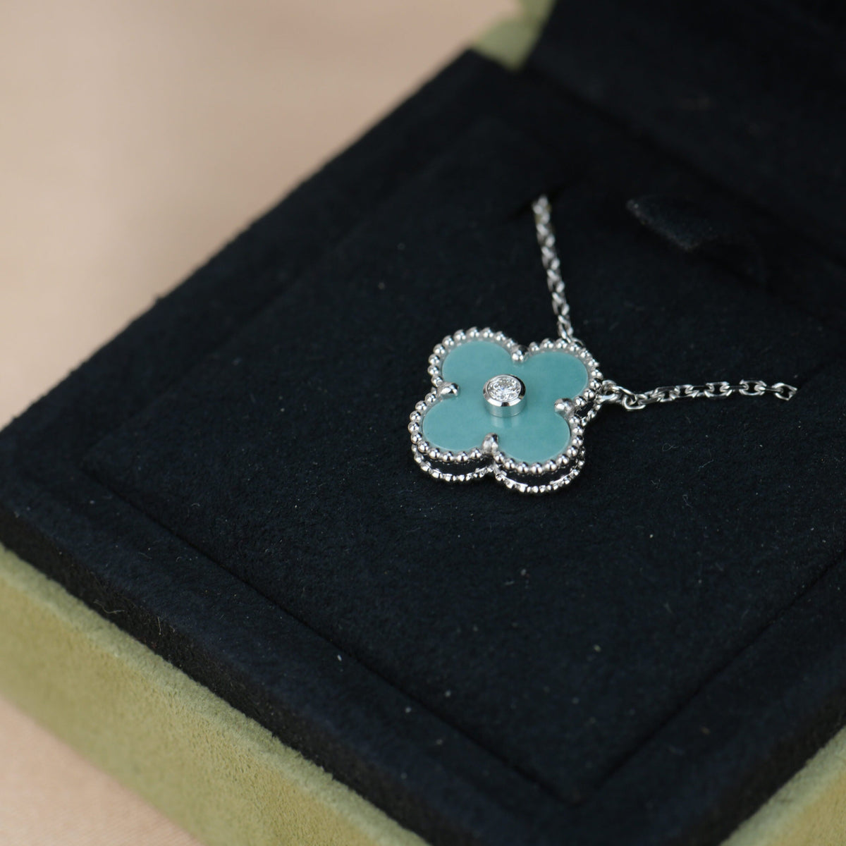 [Zalyn Jewelry ]CLOVER 15MM DIAMOND SVRES PORCELAIN  NECKLACE SILVER