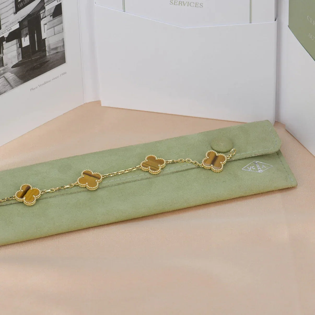 [Zalyn]LUCKY CLOVER 5-MOTIF BRACELET -  TIGER’S EYE COLLECTION