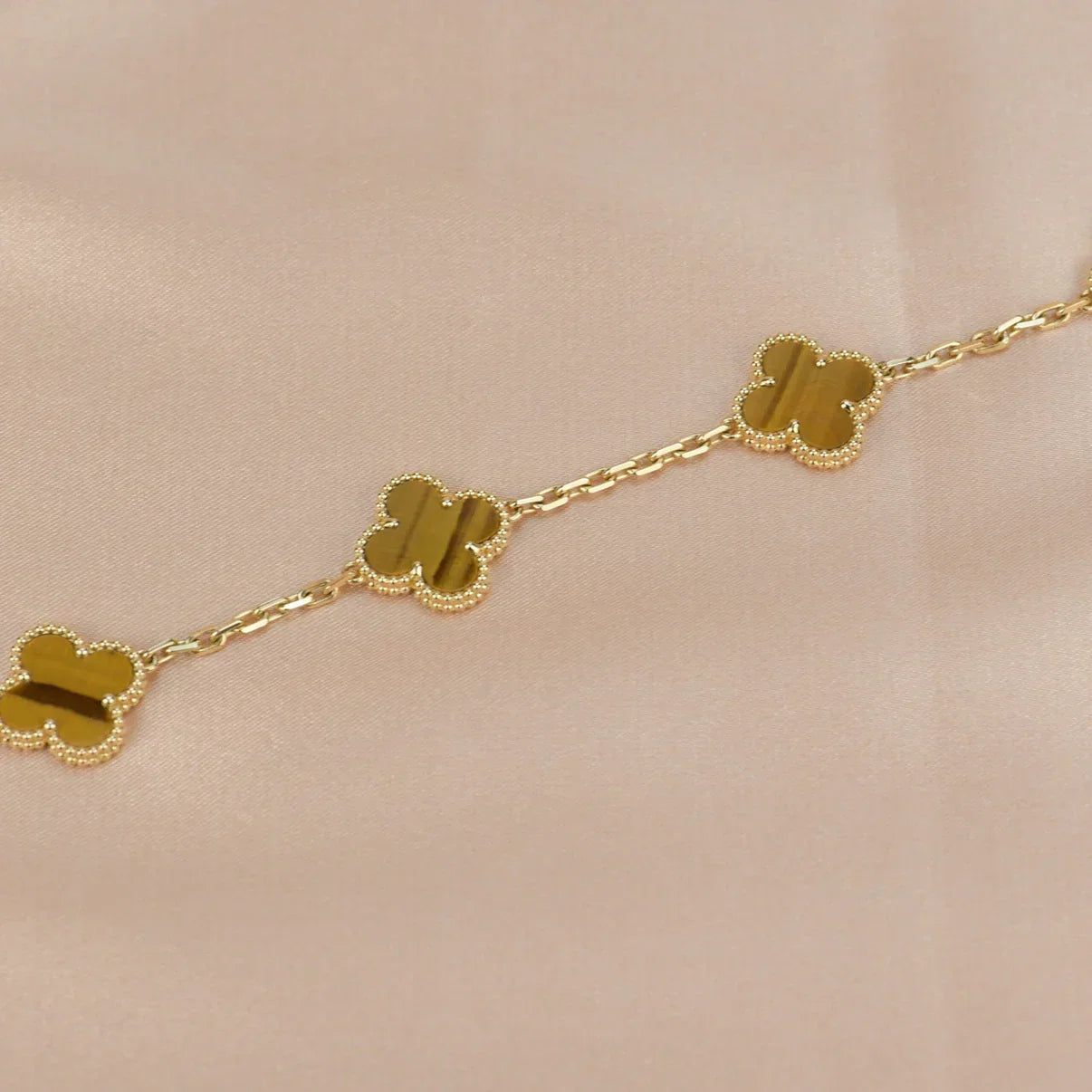 [Zalyn]LUCKY CLOVER 5-MOTIF BRACELET -  TIGER’S EYE COLLECTION