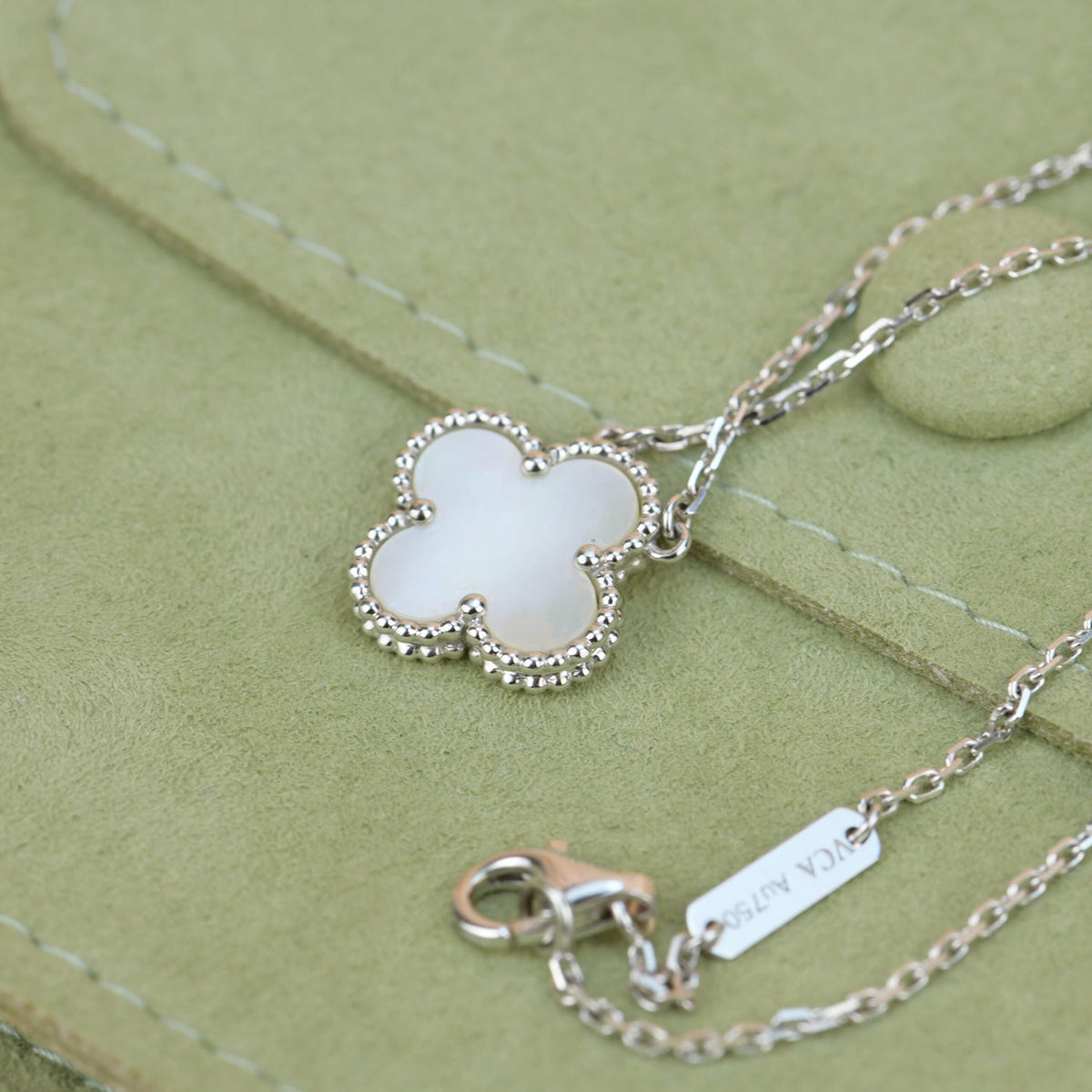 [Zalyn Jewelry ]CLOVER  15MM WHITE MOTHER-OF-PEARL SILVER