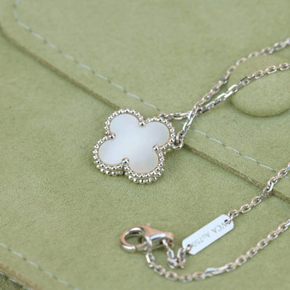 [Zalyn Jewelry ]CLOVER  15MM WHITE MOTHER-OF-PEARL SILVER