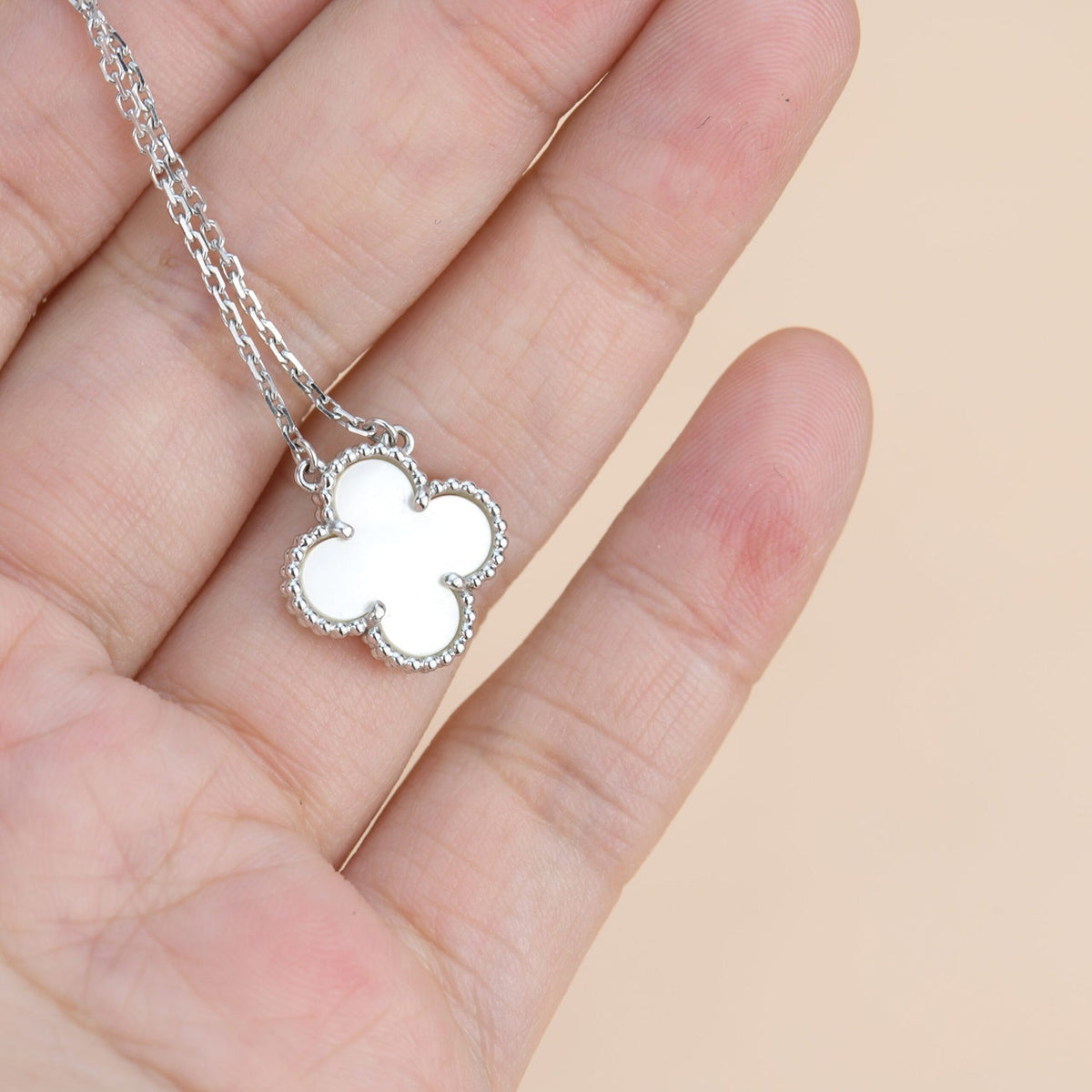 [Zalyn Jewelry ]CLOVER  15MM WHITE MOTHER-OF-PEARL SILVER