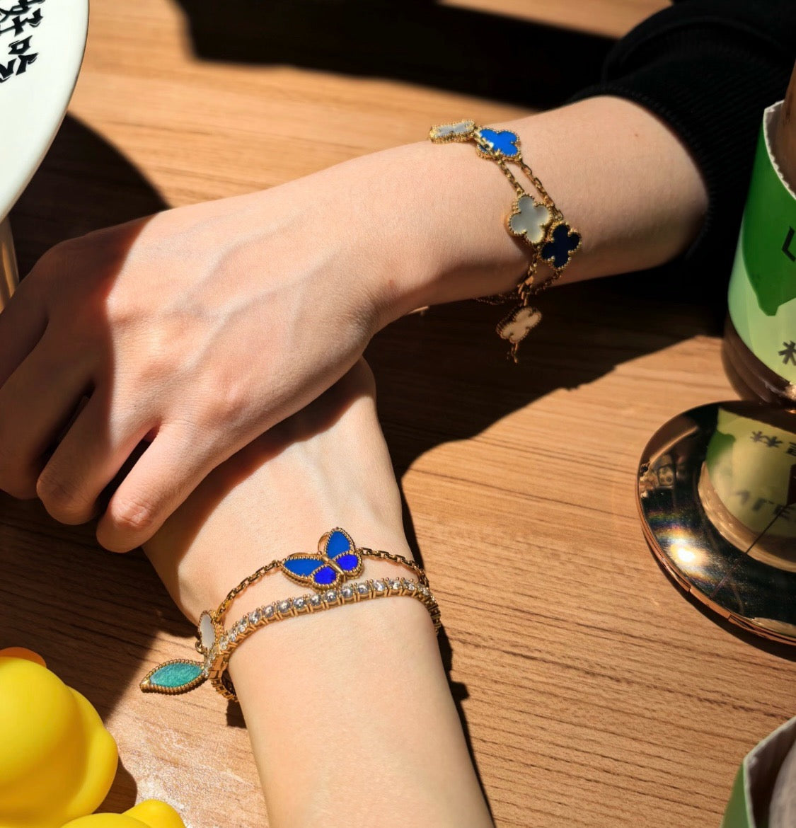 [Zalyn]SPRING ENCHANTMENT BUTTERFLY & FLORAL CHARM BRACELET