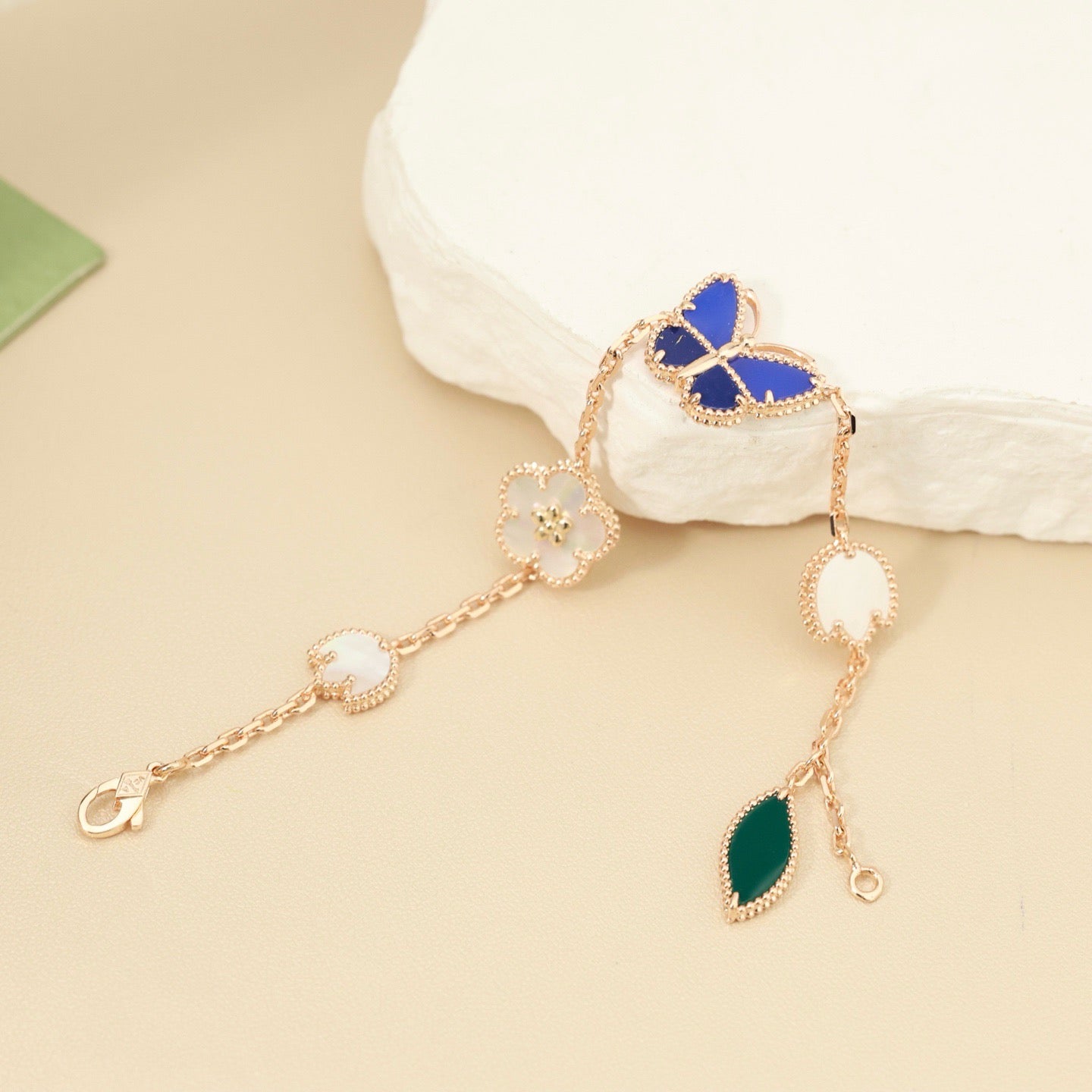 [Zalyn]SPRING ENCHANTMENT BUTTERFLY & FLORAL CHARM BRACELET