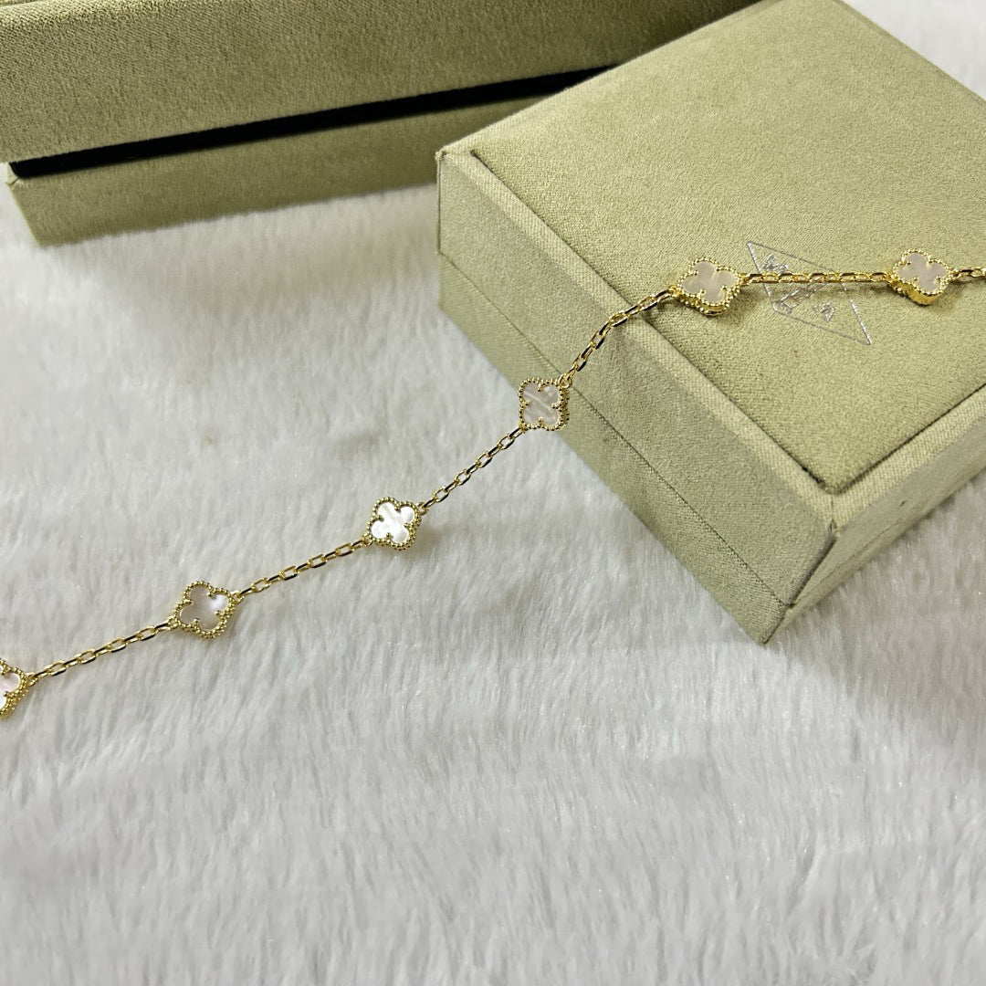 [Zalyn Jewelry ]CLOVER 6 MOTIF WHITE MOP BRACELET