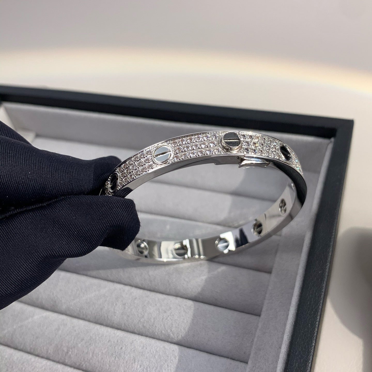 [Zalyn]CLASSIC 6.1MM LOVE BANGLE - DIAMOND PAVÉ & BLACK CERAMIC