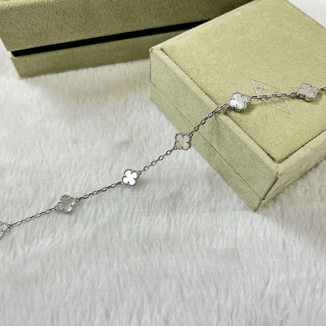 [Zalyn Jewelry ]CLOVER 6 MOTIF WHITE MOP BRACELET