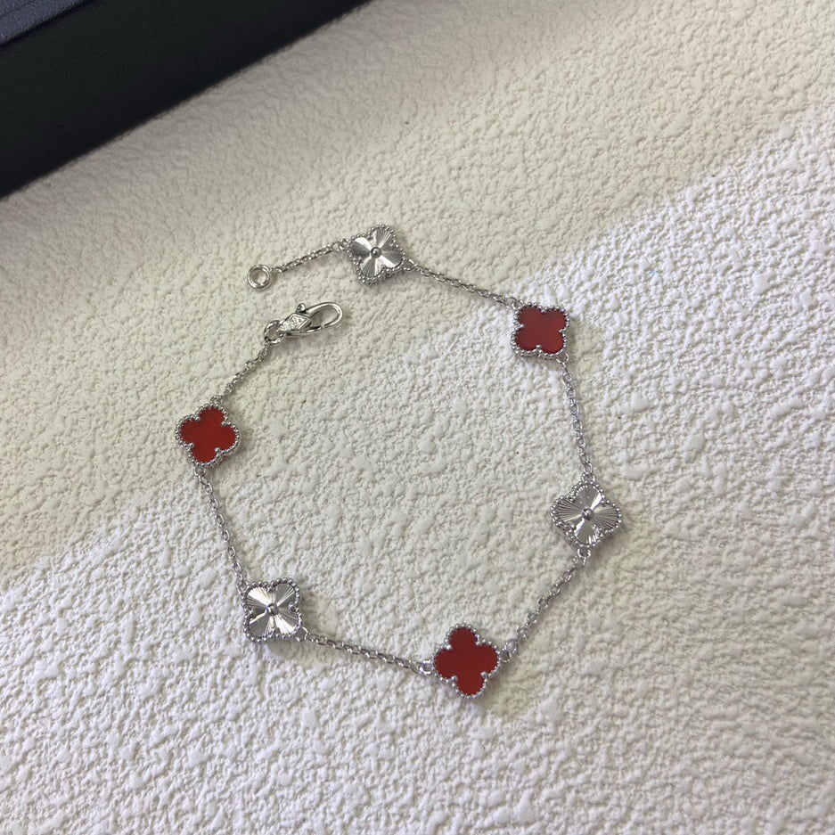[Zalyn Jewelry ]CLOVER 6 MOTIF RED AGATE LASER BRACELET