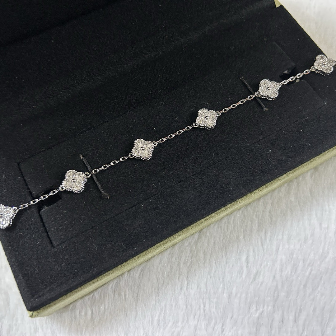 [Zalyn Jewelry ]CLOVER 6 MOTIF DIAMOND BRACELET