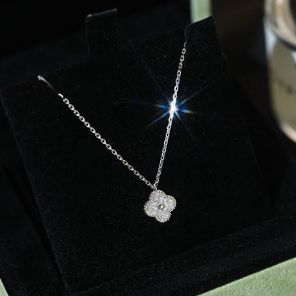 [Zalyn Jewelry ]CLOVER MINI 9.5MM PENDANT DIAMOND NECKLACE