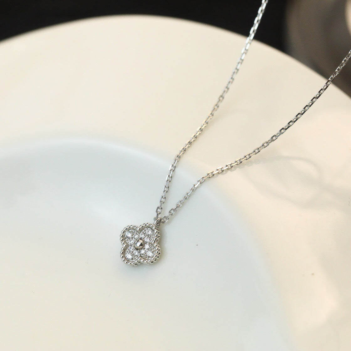 [Zalyn Jewelry ]CLOVER MINI 9.5MM PENDANT DIAMOND NECKLACE