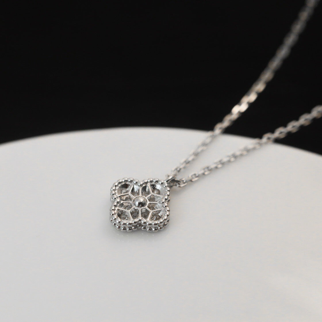 [Zalyn Jewelry ]CLOVER MINI 9.5MM PENDANT DIAMOND NECKLACE