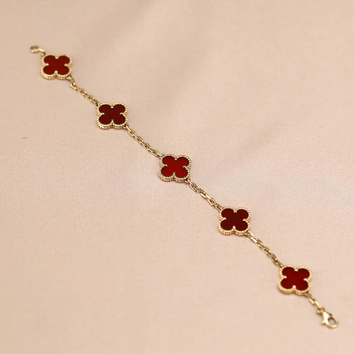 [Zalyn]LUCKY CLOVER 5-MOTIF BRACELET - RED CARNELIAN COLLECTION