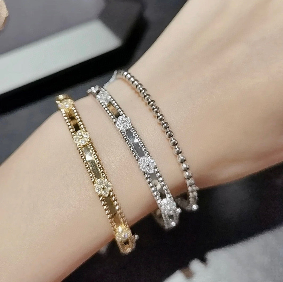 [Zalyn Jewelry ]CLOVER BRACELET 4MM DIAMONDS