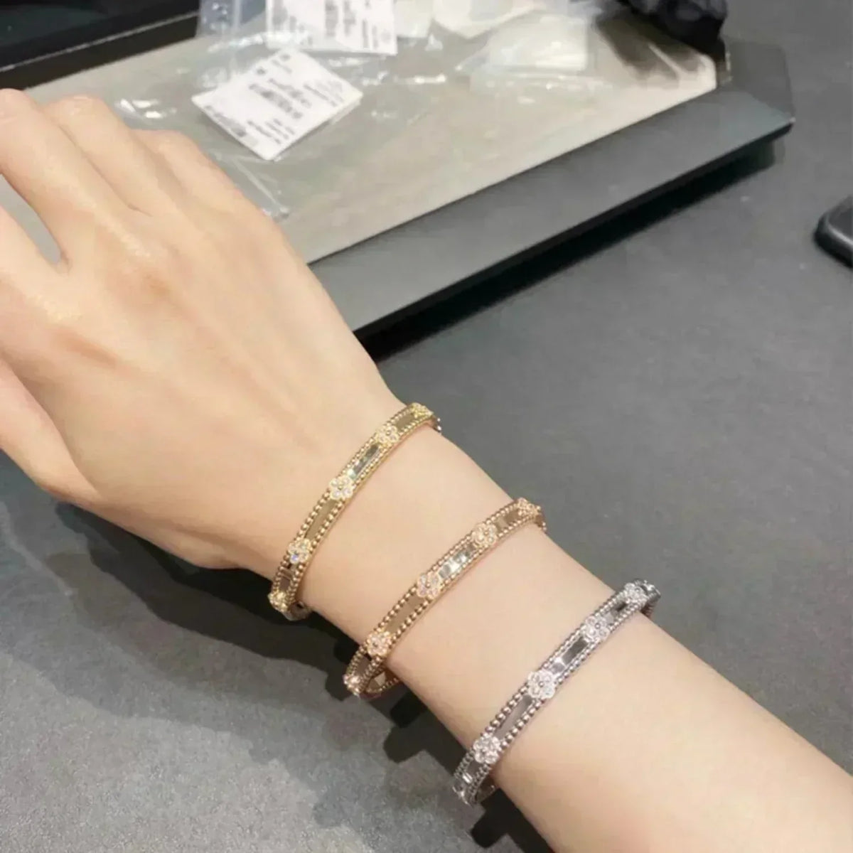 [Zalyn Jewelry ]CLOVER BRACELET 4MM DIAMONDS