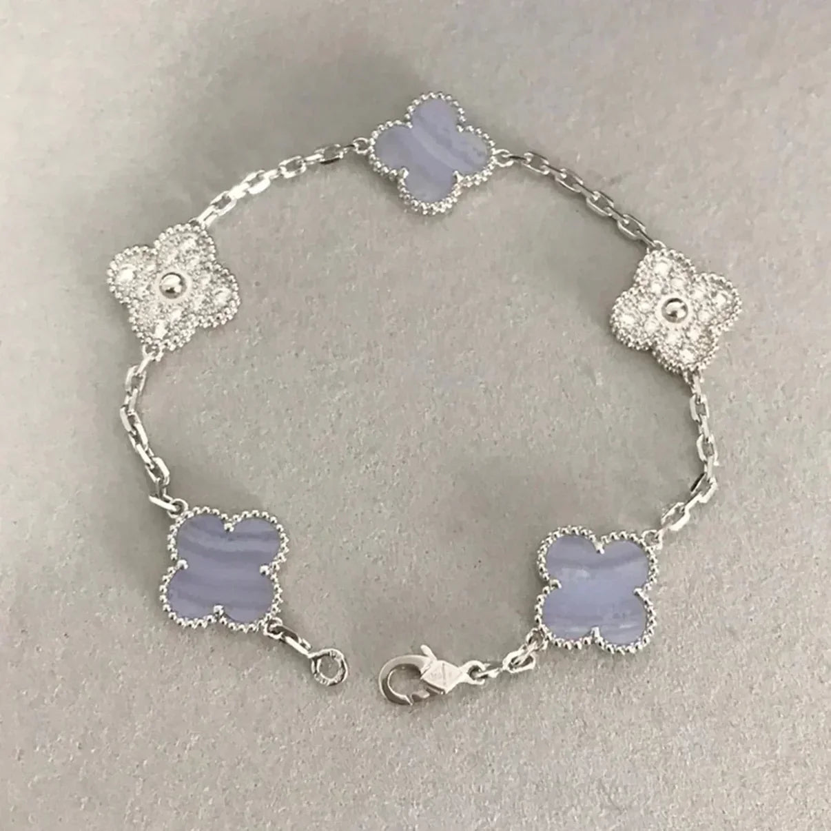 [Zalyn]LUCKY CLOVER 5-MOTIF BRACELET - PURPLE CHALCEDONY COLLECTION