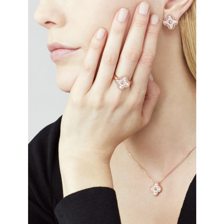 [Zalyn Jewelry ]CLOVER 15MM DIAMOND SINGLE FLOWER NECKLACE