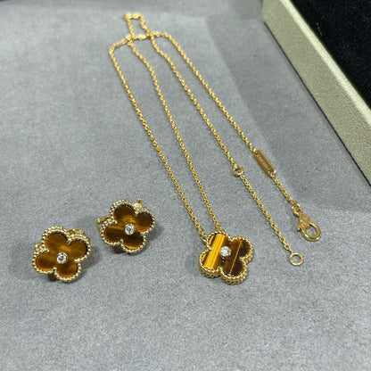 [Zalyn Jewelry ]CLOVER 15MM DIAMOND AND YELLOW TIGER'S EYE AGATE necklace